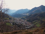 12 Vista su Serina e la sua valle